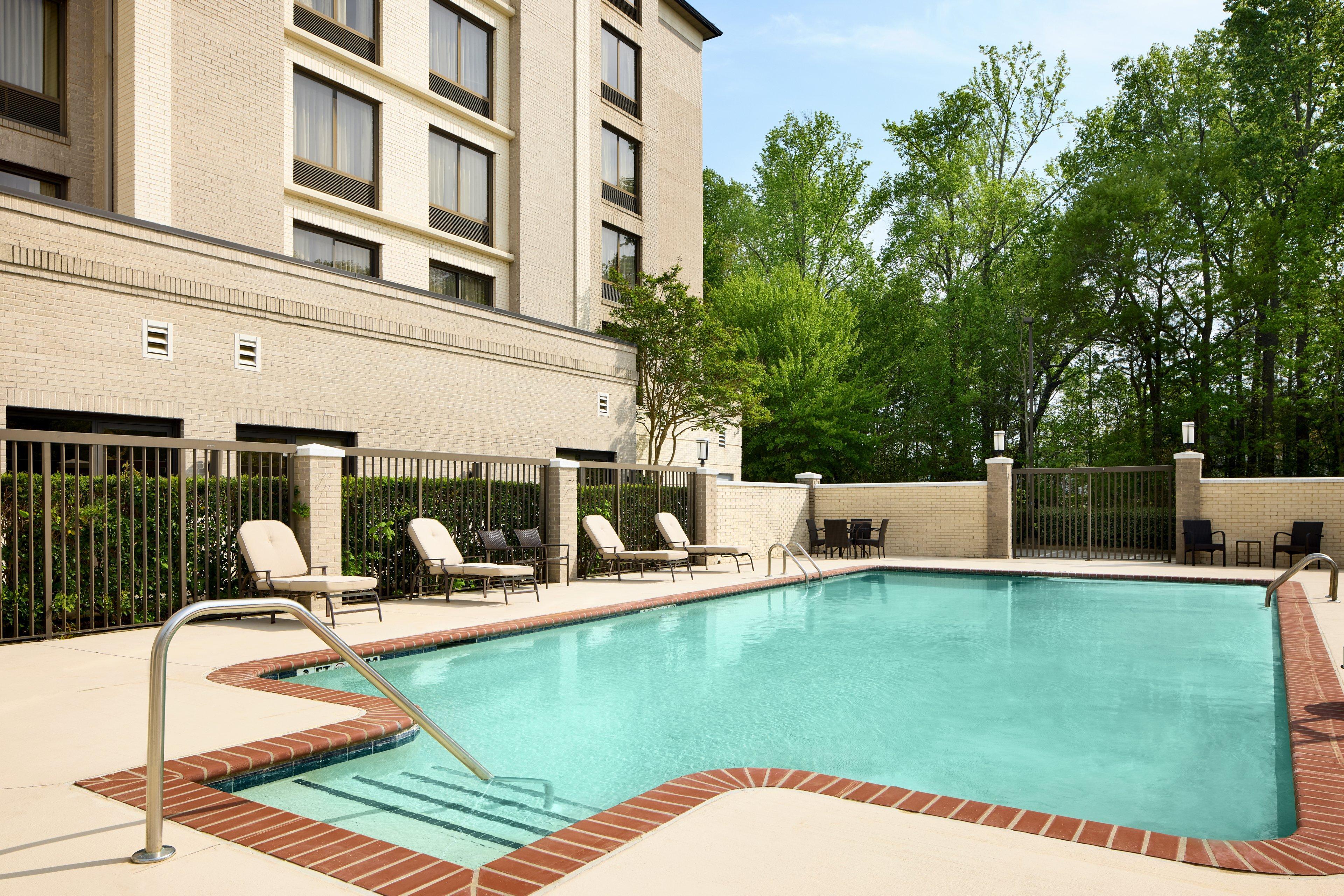 Holiday Inn Express & Suites Alpharetta By Ihg Exterior photo