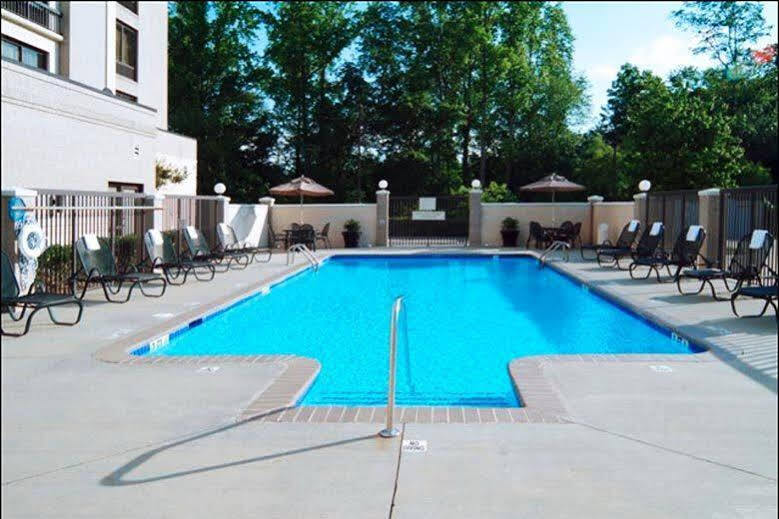Holiday Inn Express & Suites Alpharetta By Ihg Exterior photo